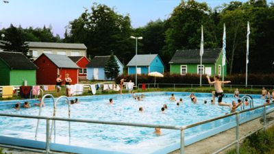 Kinder bei Spiel und Spass im Feriendorf „Forsthaus Auerberg“ in Stolberg – unsere Unterkunft im Harz