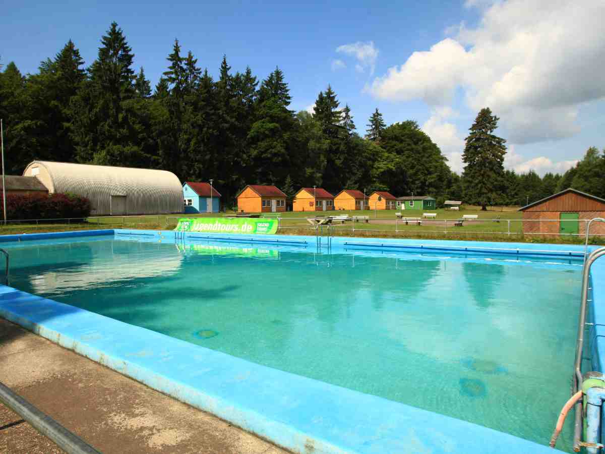 Der Sommerspaß - der Pool im Forsthaus Auerberg